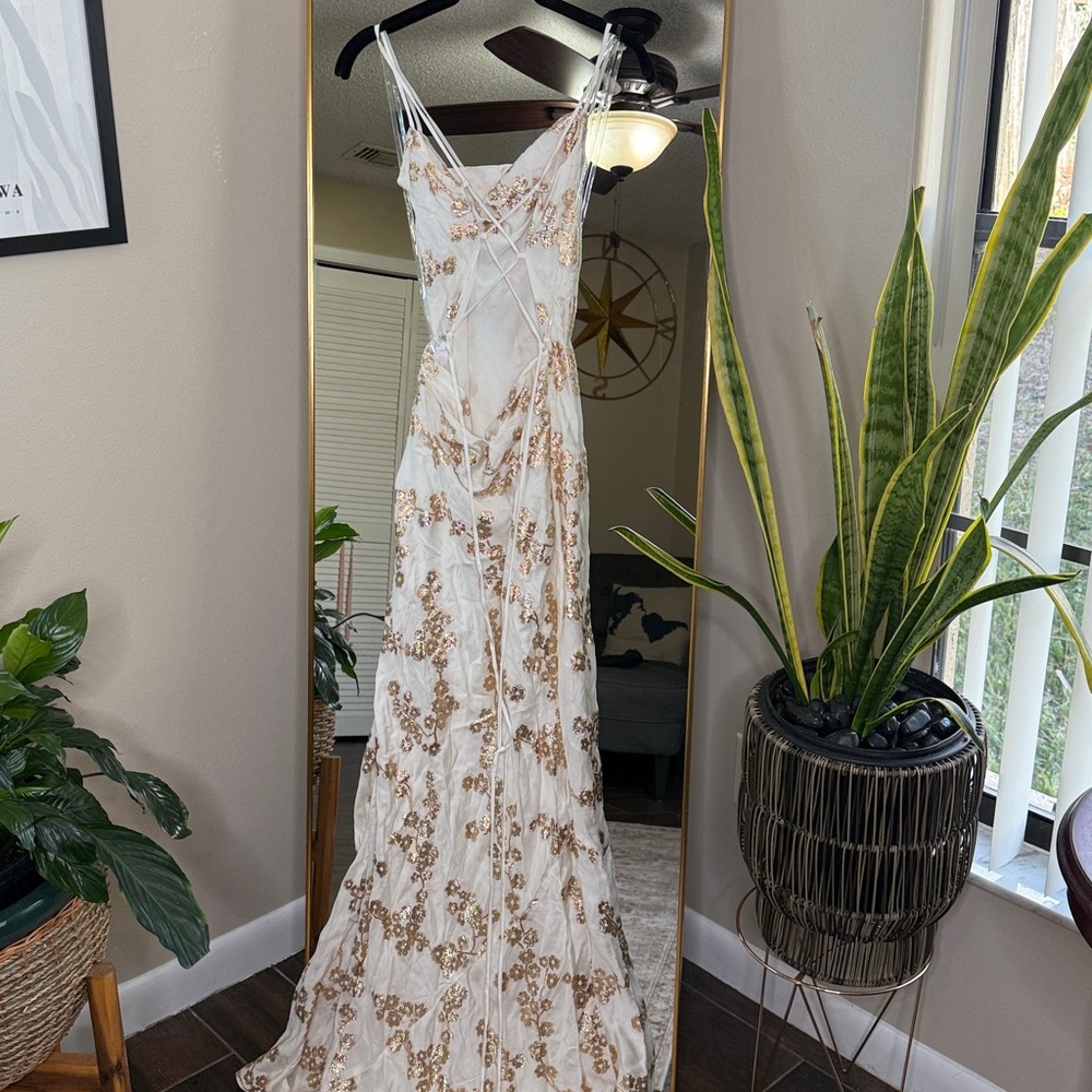 HOUSE OF CB 'Capriana' White & Gold Jacquard Satin Gown NWOT - Picture 7 of 7